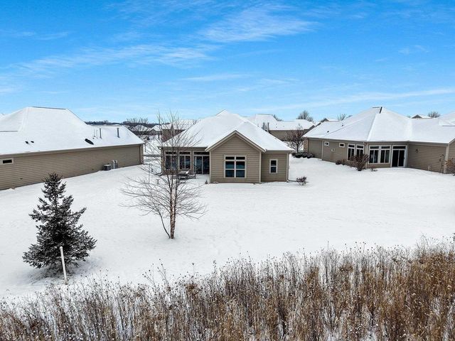 3655 WOODS EDGE WAY, De Pere, WI 54115