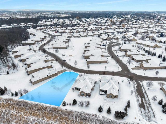 3655 WOODS EDGE WAY, De Pere, WI 54115