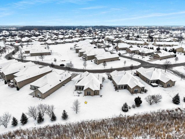 3655 WOODS EDGE WAY, De Pere, WI 54115