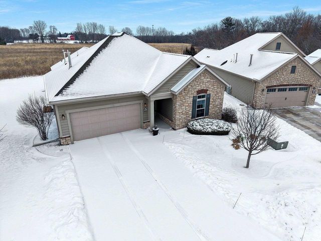 3655 WOODS EDGE WAY, De Pere, WI 54115