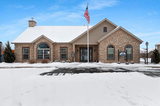 3655 WOODS EDGE WAY, De Pere, WI 54115