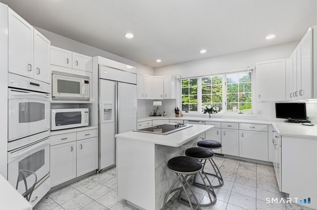30 Grouse Lane, Woodbridge, CT 06525