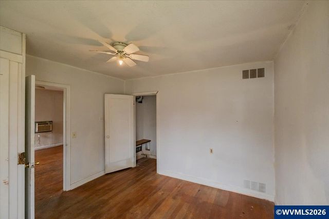 1132 2nd Av, Sweet Home, OR 97386