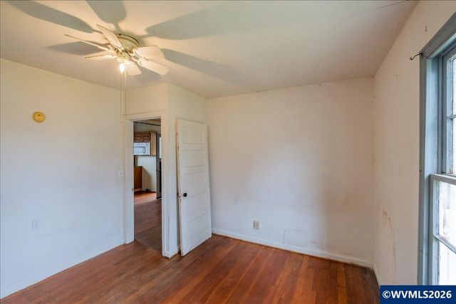 1132 2nd Av, Sweet Home, OR 97386