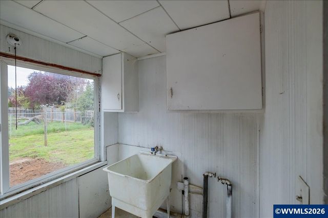 1132 2nd Av, Sweet Home, OR 97386