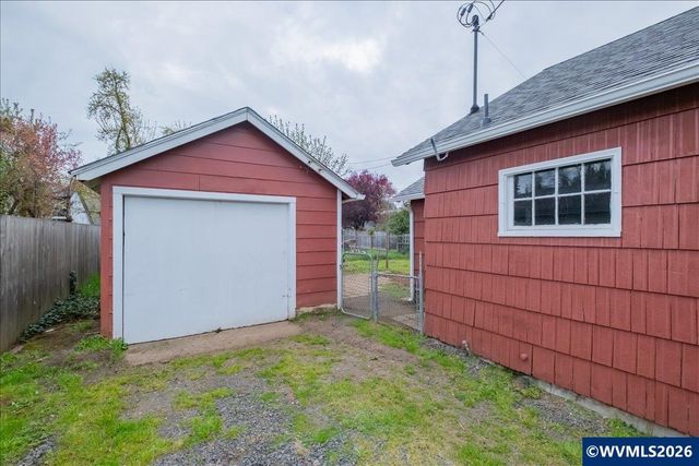 1132 2nd Av, Sweet Home, OR 97386