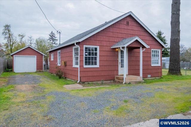 1132 2nd Av, Sweet Home, OR 97386