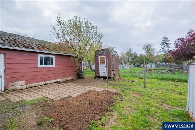 1132 2nd Av, Sweet Home, OR 97386