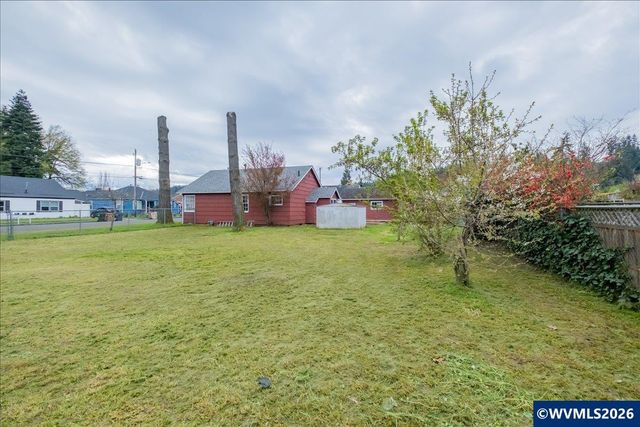 1132 2nd Av, Sweet Home, OR 97386