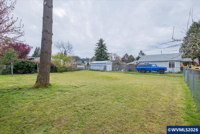 1132 2nd Av, Sweet Home, OR 97386