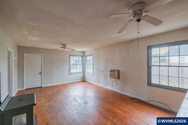 1132 2nd Av, Sweet Home, OR 97386