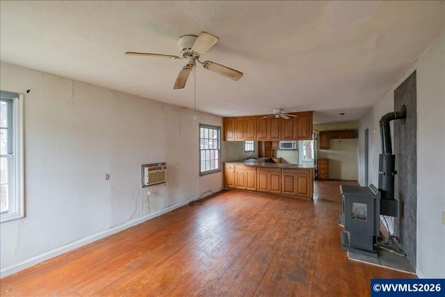 1132 2nd Av, Sweet Home, OR 97386