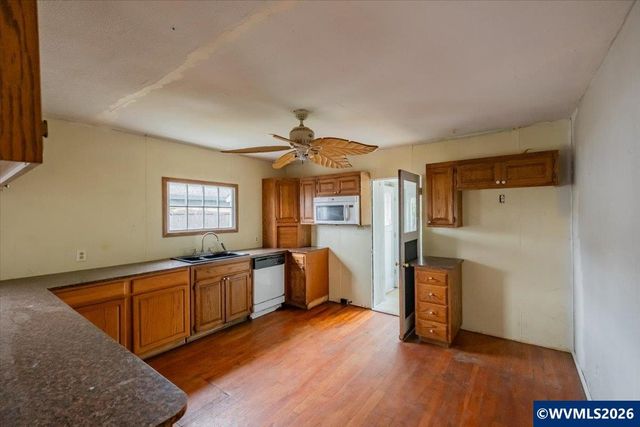 1132 2nd Av, Sweet Home, OR 97386