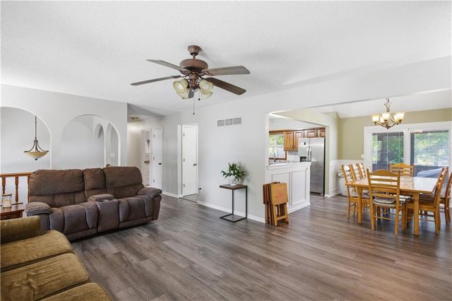 2300 NW 84th Terrace, Kansas City, MO 64154