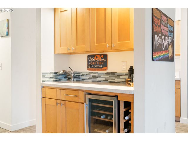 15928 Ne FREMONT St, Portland, OR 97230