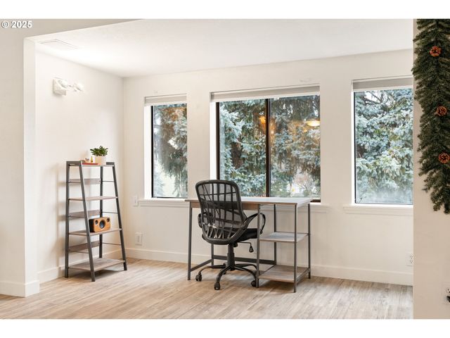 15928 Ne FREMONT St, Portland, OR 97230