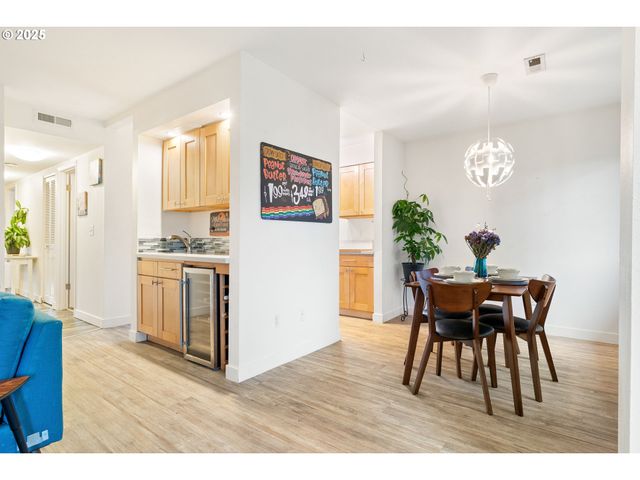 15928 Ne FREMONT St, Portland, OR 97230