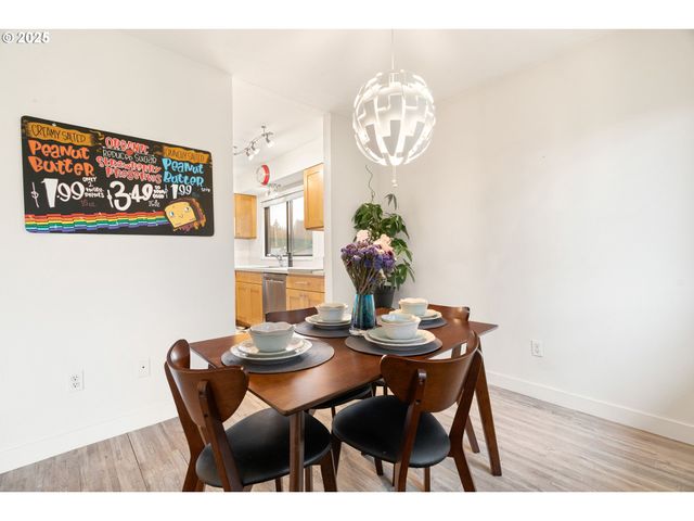 15928 Ne FREMONT St, Portland, OR 97230