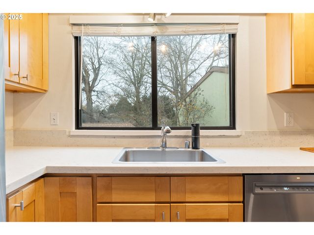 15928 Ne FREMONT St, Portland, OR 97230