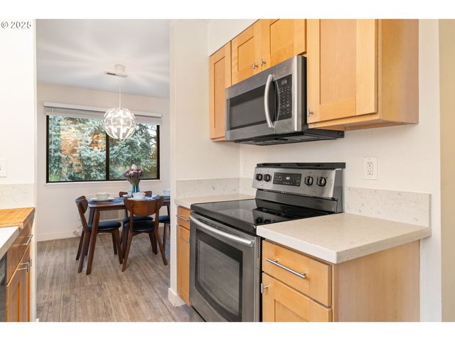 15928 Ne FREMONT St, Portland, OR 97230