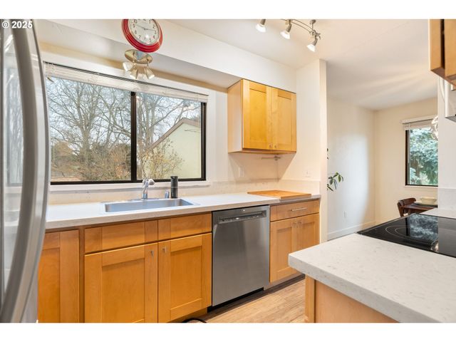 15928 Ne FREMONT St, Portland, OR 97230