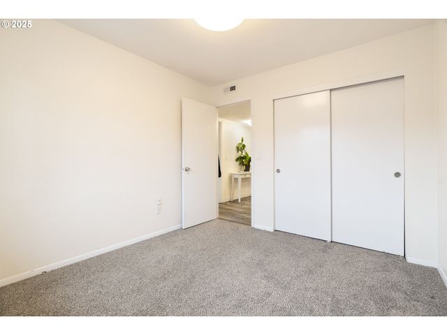 15928 Ne FREMONT St, Portland, OR 97230