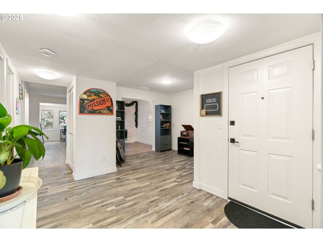 15928 Ne FREMONT St, Portland, OR 97230