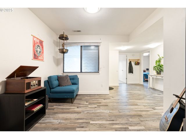 15928 Ne FREMONT St, Portland, OR 97230