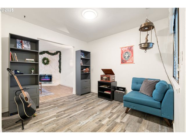 15928 Ne FREMONT St, Portland, OR 97230