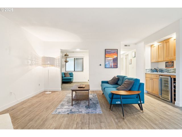 15928 Ne FREMONT St, Portland, OR 97230