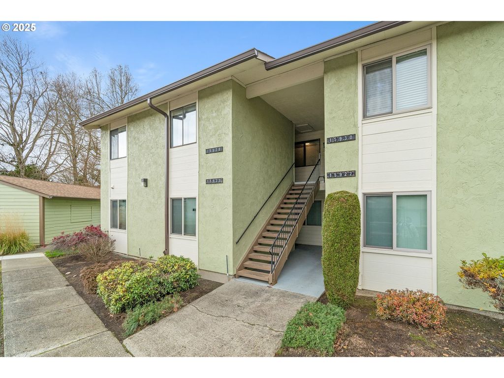 15928 Ne FREMONT St, Portland, OR 97230