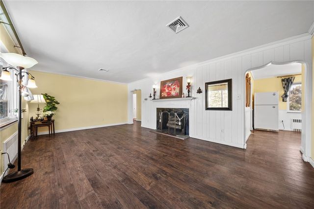 1111 Firwood Dr, Mt Lebanon, PA 15243