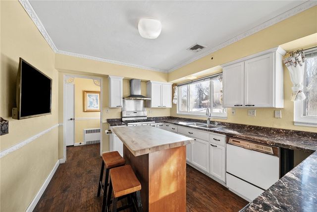 1111 Firwood Dr, Mt Lebanon, PA 15243