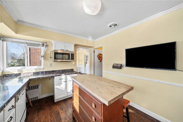 1111 Firwood Dr, Mt Lebanon, PA 15243