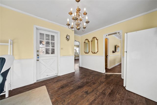 1111 Firwood Dr, Mt Lebanon, PA 15243