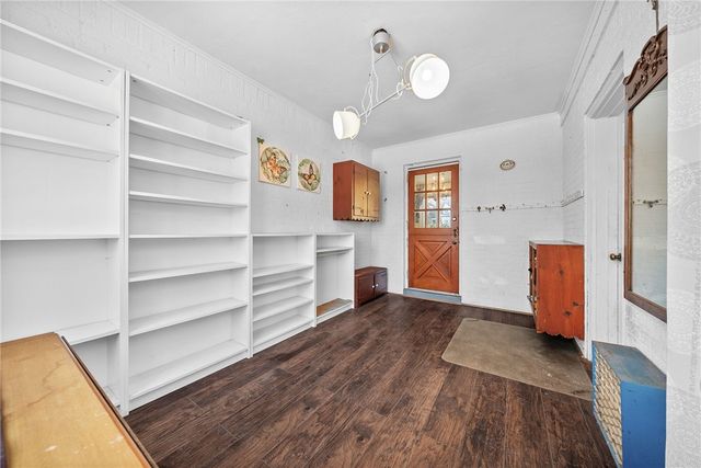 1111 Firwood Dr, Mt Lebanon, PA 15243