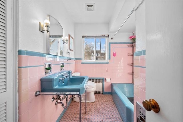 1111 Firwood Dr, Mt Lebanon, PA 15243