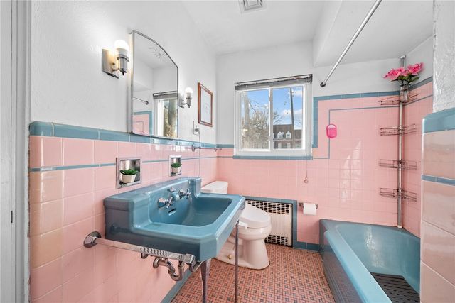 1111 Firwood Dr, Mt Lebanon, PA 15243