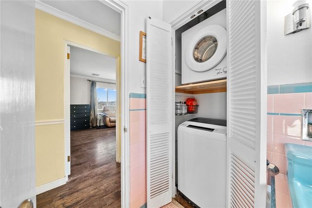 1111 Firwood Dr, Mt Lebanon, PA 15243