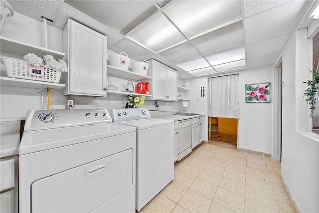 1111 Firwood Dr, Mt Lebanon, PA 15243