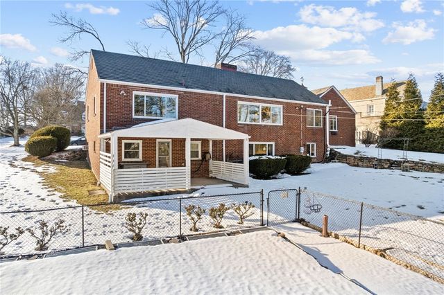 1111 Firwood Dr, Mt Lebanon, PA 15243