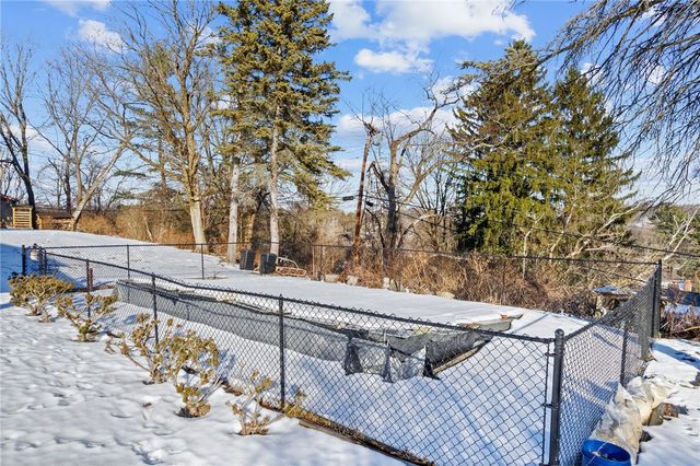 1111 Firwood Dr, Mt Lebanon, PA 15243