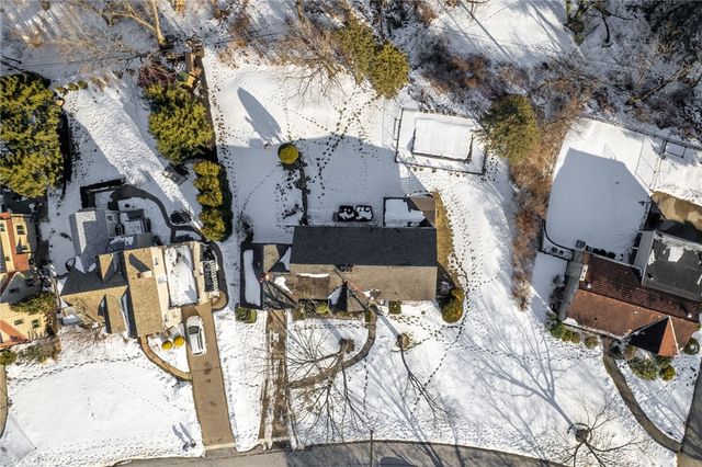 1111 Firwood Dr, Mt Lebanon, PA 15243