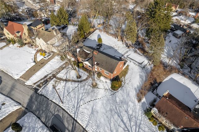 1111 Firwood Dr, Mt Lebanon, PA 15243