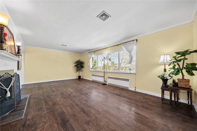 1111 Firwood Dr, Mt Lebanon, PA 15243