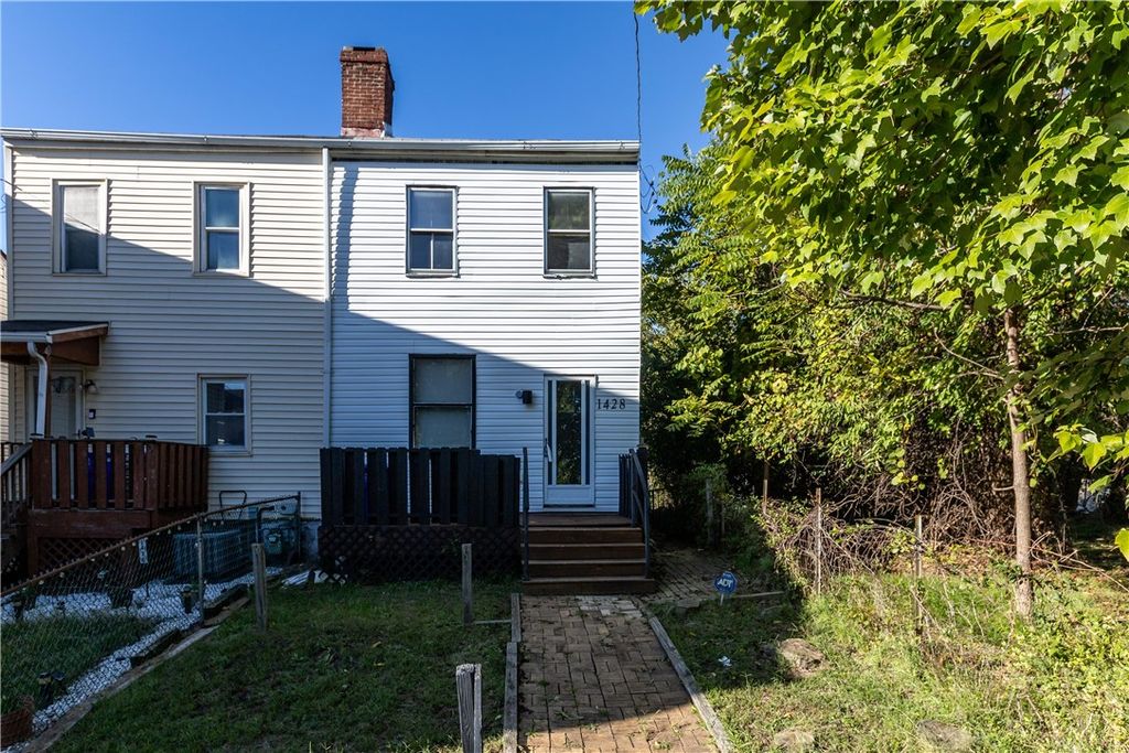 1428 Adams, Manchester, PA 15233