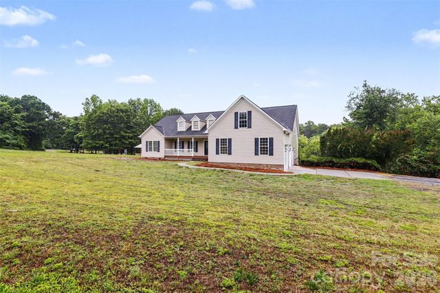1060 Moss Lake Drive, Clover, SC 29710