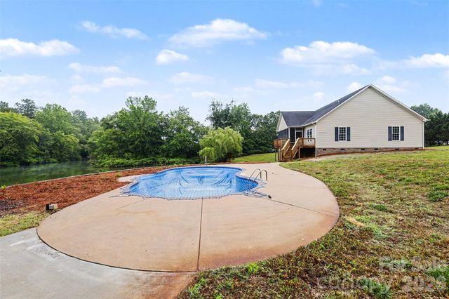 1060 Moss Lake Drive, Clover, SC 29710