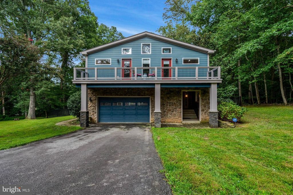 6321 SYDNEY RD, Fairfax Station, VA 22039