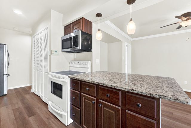 7517 Pebblestone Drive 14, Dallas, TX 75230
